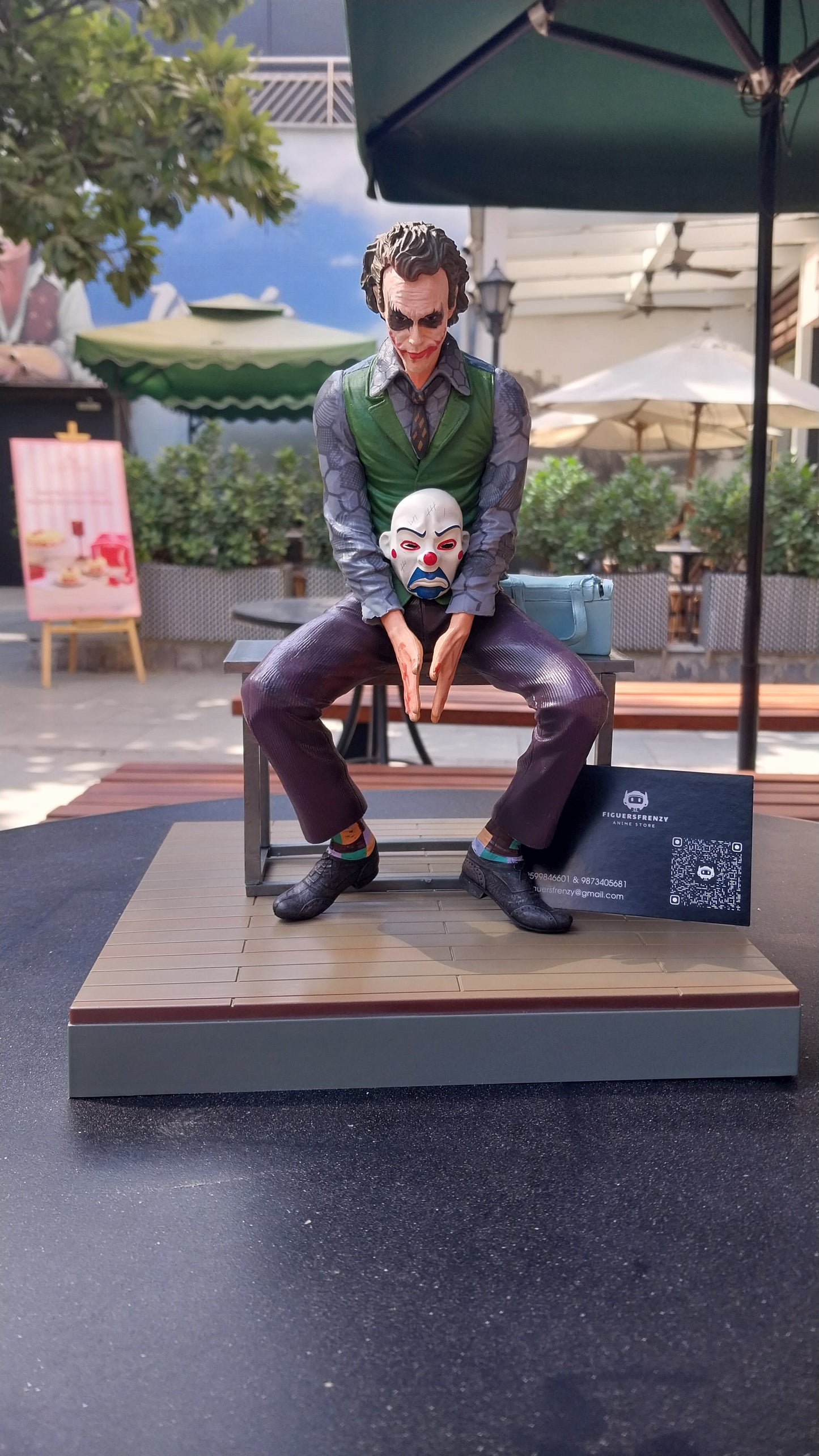 Joker premium figure (DC)