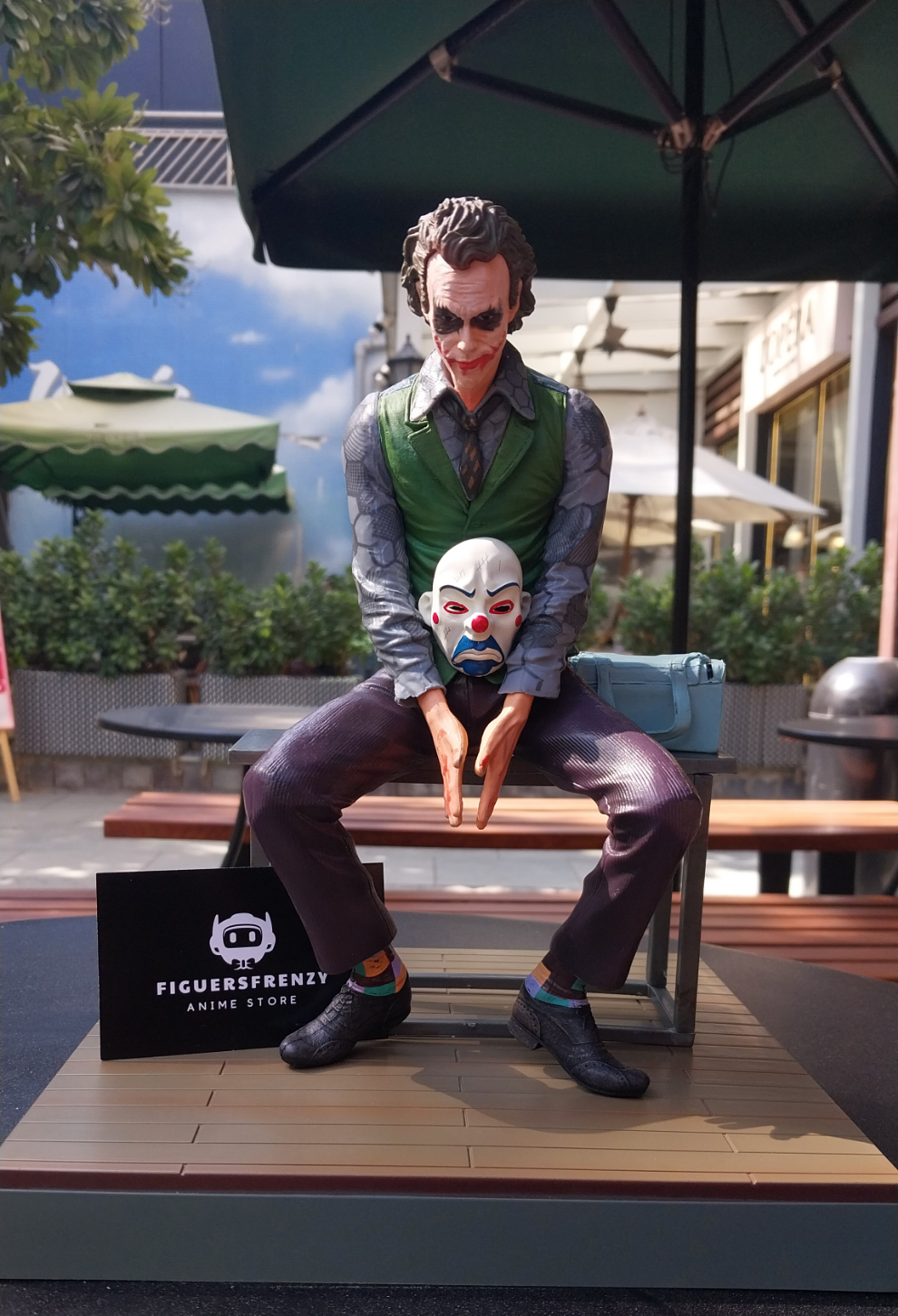 Joker premium figure (DC)